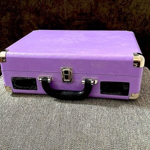 Purple jorlai record player